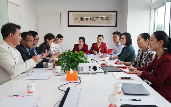 華伊斯蘭關(guān)系理事會(huì)理事長丁厚飛博士偕中華伊斯蘭關(guān)系理事會(huì)、馬來西亞代表Mr. Nasharudin 訪問東方龍商務(wù) 華伊斯蘭關(guān)系理事會(huì)理事長丁厚飛博士偕中華伊斯蘭關(guān)系理事會(huì)、馬來西亞代表Mr. Nasharudin 訪問東方龍商務(wù)