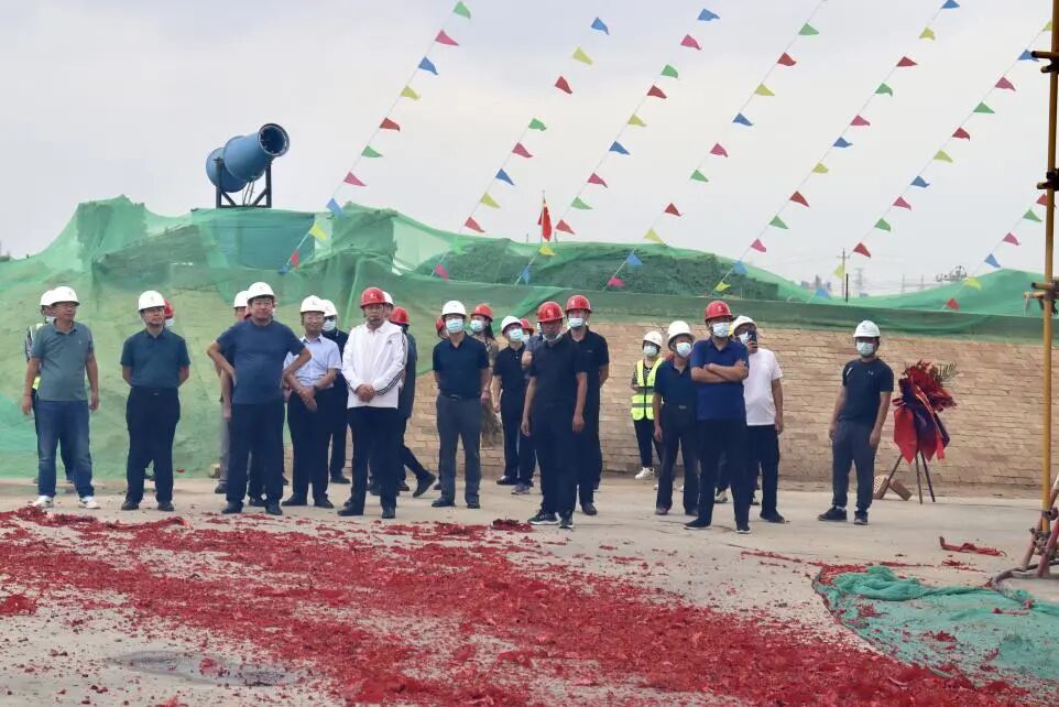 中科榆林公司研發(fā)辦公樓順利封頂