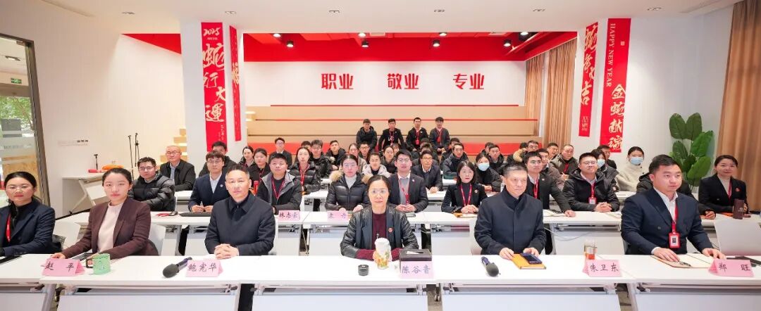 搶灘項(xiàng)目，落地為贏！上海東方龍商務(wù)集團(tuán)舉行年前最后一場(chǎng)項(xiàng)目評(píng)估會(huì)，共28個(gè)優(yōu)質(zhì)投資選址項(xiàng)目通過(guò)評(píng)估