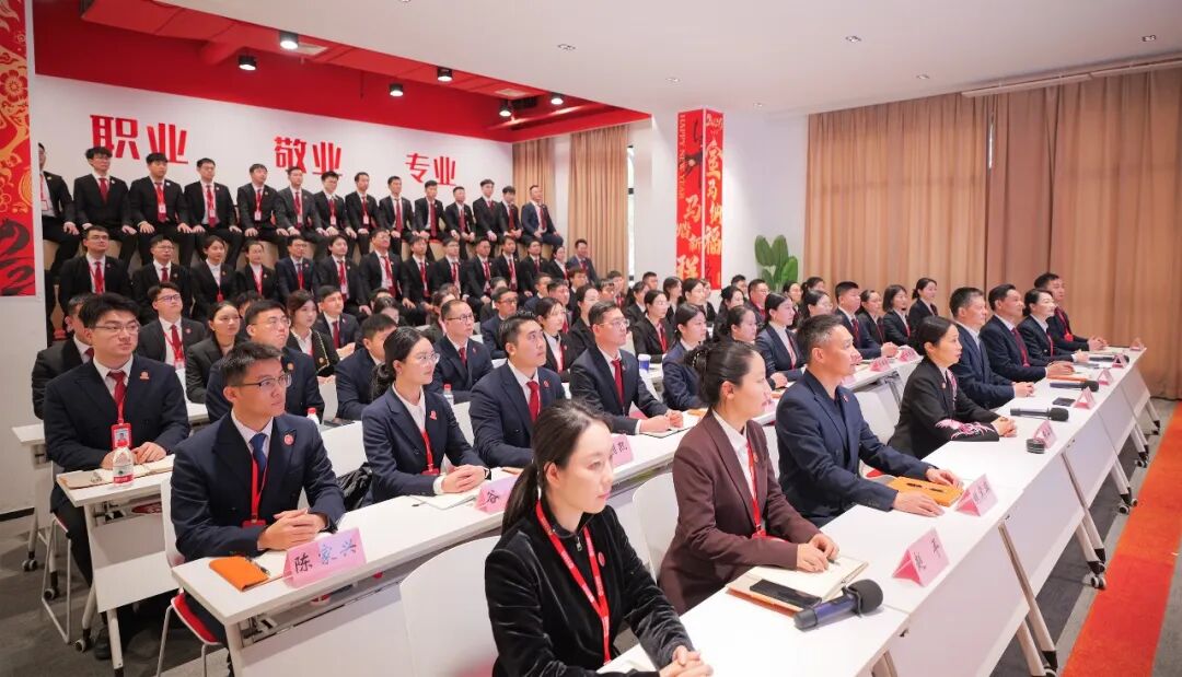 騏驥騰霄，轉(zhuǎn)型拓新！上海東方龍商務(wù)科技集團(tuán)舉行2025年度總結(jié)表彰暨2026年目標(biāo)責(zé)任書簽訂大會(huì)