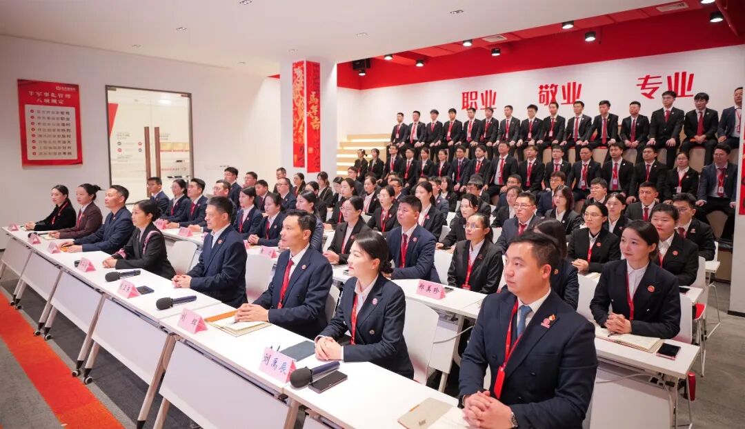 騏驥騰霄，轉(zhuǎn)型拓新！上海東方龍商務(wù)科技集團(tuán)舉行2025年度總結(jié)表彰暨2026年目標(biāo)責(zé)任書簽訂大會(huì)